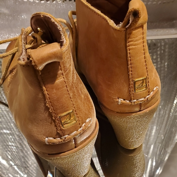 Sperry Topsiders Size 7 - Picture 2 of 9